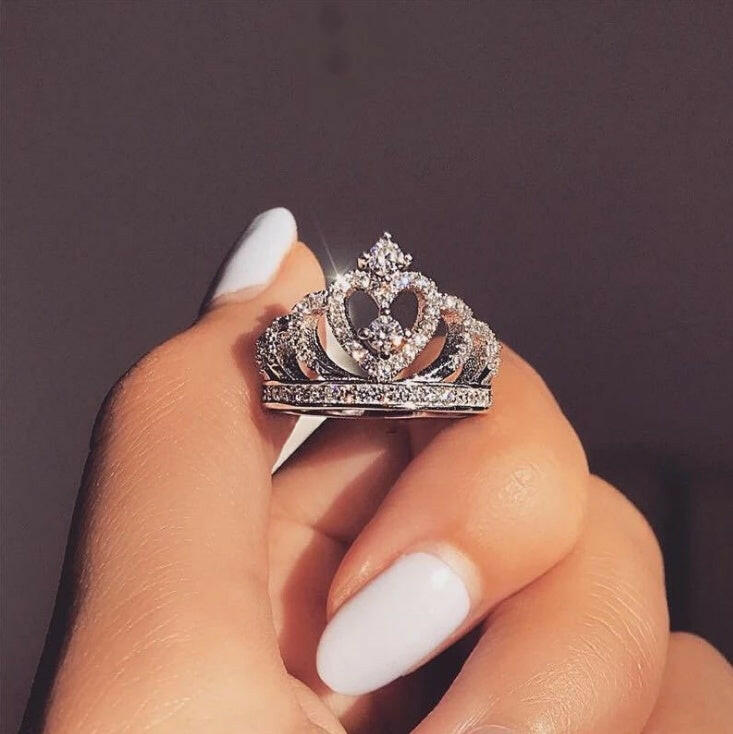 Kaze Royal Crest Ring | Geometric Platinum-Tone Luxury Ring for Women Platinum